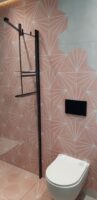 Heksagonalne płytki w łazience - APE Klen