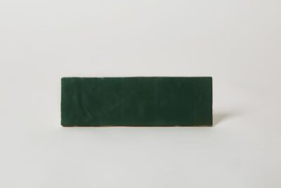Zielone płytki ceramiczne z efektem ręcznego wykonania