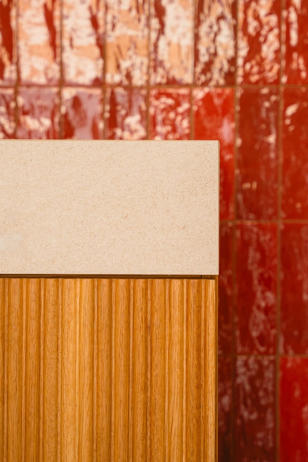 Czerwone kafelki na ścianę do łazienki