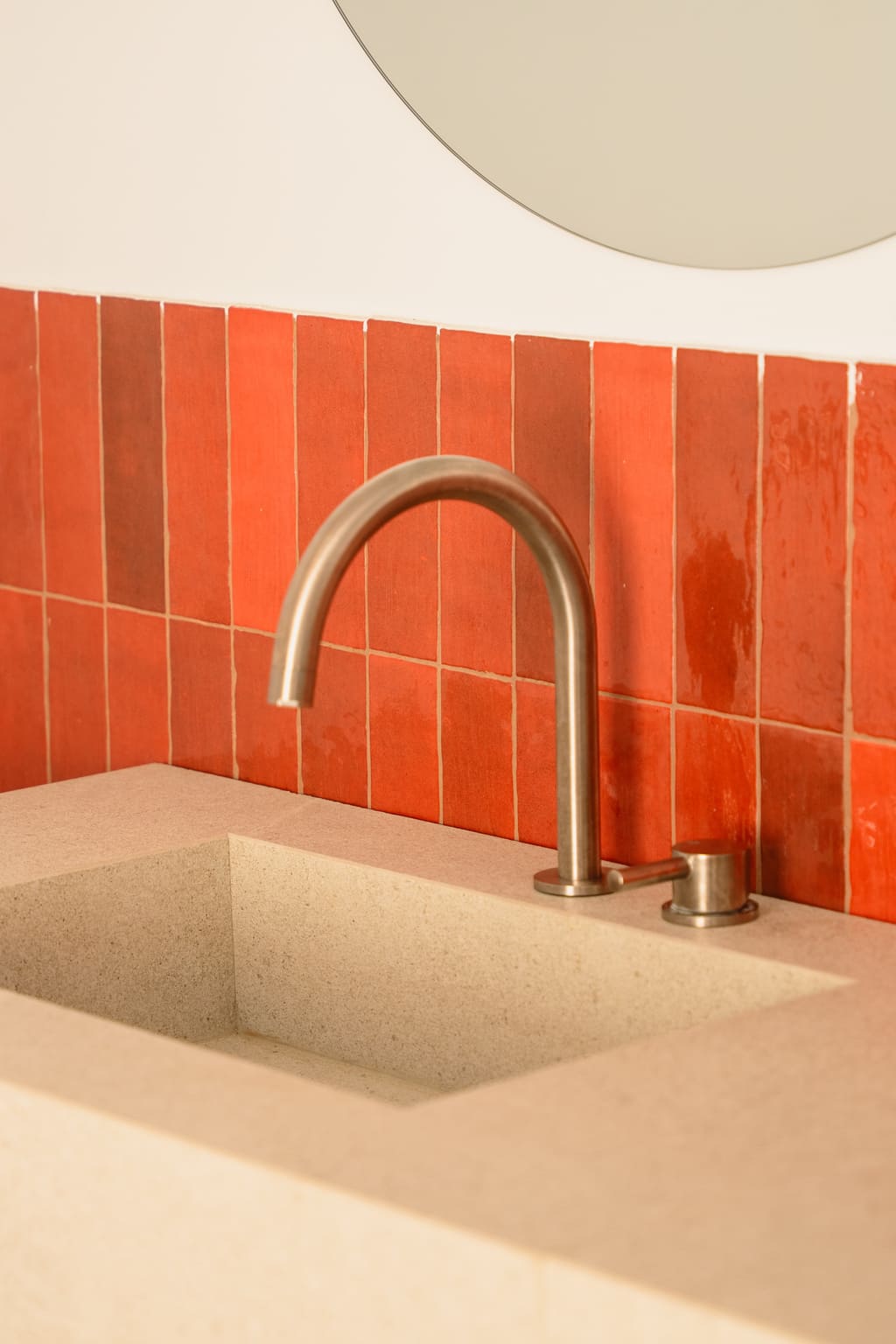 Łazienka biało czerwona