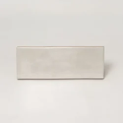 Vilar Albaro Zoe White GL 7,5X20 białoszare płytki cegiełki. Kafelki ceramiczne, błyszczące na ścianę do kuchni lub łazienki.