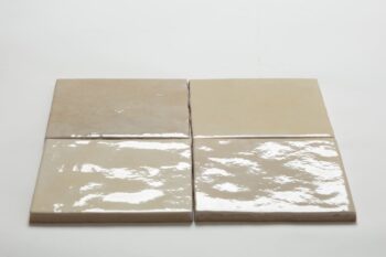 Beżowe płytki do kuchni na ścianę - EQUIPE Artisan Ochre 13,2x13,2 cm. Płytki ceramiczne, kuchenne w połysku z nierówną powierzchnią.