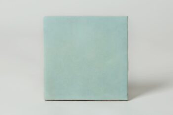 Błękitne kafelki - EQUIPE Artisan Aqua 13,2x13,2 cm. Kafelki ceramiczne na ścianę w kolorze morskim do łazienki, kuchni.