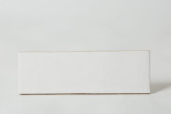 Małe białe kafelki - Equipe Artisan White 6,5x20 cm. Hiszpańskie, błyszczące kafelki ceramiczne na ścianę w kolorze białym.