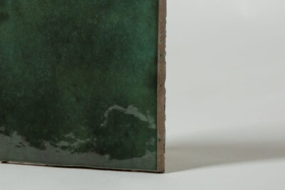 Płytki do zielonej kuchni - EQUIPE Artisan Moss Green 13,2x13,2 cm. Płytki kuchenne, ścienne z błyszczącą, nieregularną powierzchnią.
