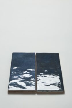 Płytki łazienkowe niebieskie - Equipe Artisan Colonial blue 6,5x20 cm. Kafelki do łazienki z błyszczącą, nieregularną powierzchnią, przeznaczone na ścianę.