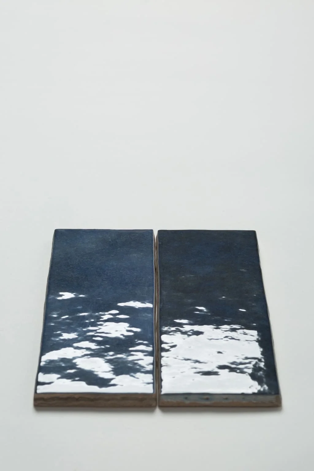 Płytki łazienkowe niebieskie - Equipe Artisan Colonial blue 6,5x20 cm. Kafelki do łazienki z błyszczącą, nieregularną powierzchnią, przeznaczone na ścianę.