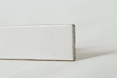Płytki małe białe kuchenne - Equipe Artisan White 6,5x20 cm. kafelki w małym rozmiarze na ścianę z błyszczącą, nieregularną powierzchnią.