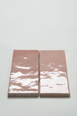 Różowe płytki na ścianę - Equipe Artisan Rose Mallow 6,5x20 cm. Hiszpańskie cegiełki ścienne w kolorze różowym - błyszczącym.