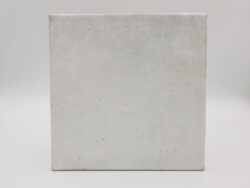 Białe płytki na ścianę - Harmony Mayolica Plain 15x15 cm. Kafelki z białą, błyszczącą, postarzaną - popękaną powierzchni. Przeznaczone do kuchni, łazienki.