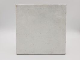 Białe płytki na ścianę - Harmony Mayolica Plain 15x15 cm. Kafelki z białą, błyszczącą, postarzaną - popękaną powierzchni. Przeznaczone do kuchni, łazienki.