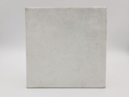 Białe płytki na ścianę - Peronda Harmony Mayolica Plain 15x15 cm. Kafelki z białą, błyszczącą, postarzaną - popękaną powierzchni. Przeznaczone do kuchni, łazienki.
