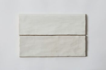Liistwy ceramiczne wykończeniowe - Peronda Harmony TRIM.RIAD WHITE 6,5×20cm. Biała listwa w połysku z zaokrąglonym górnym bokiem.