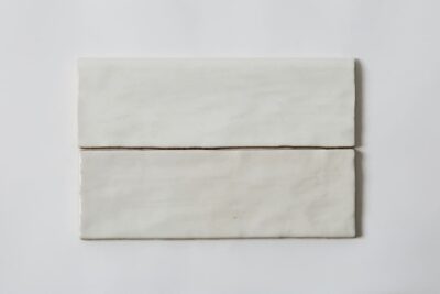 Liistwy ceramiczne wykończeniowe - Peronda Harmony TRIM.RIAD WHITE 6,5×20cm. Biała listwa w połysku z zaokrąglonym górnym bokiem.