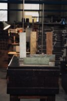 Kolekcja płytek cegiełek, metalicznych - Marca Corona Fuoco Oro 6x24 cm. Kafelki imitujące metal z matową powierzchnią na podłogę i ścianę.
