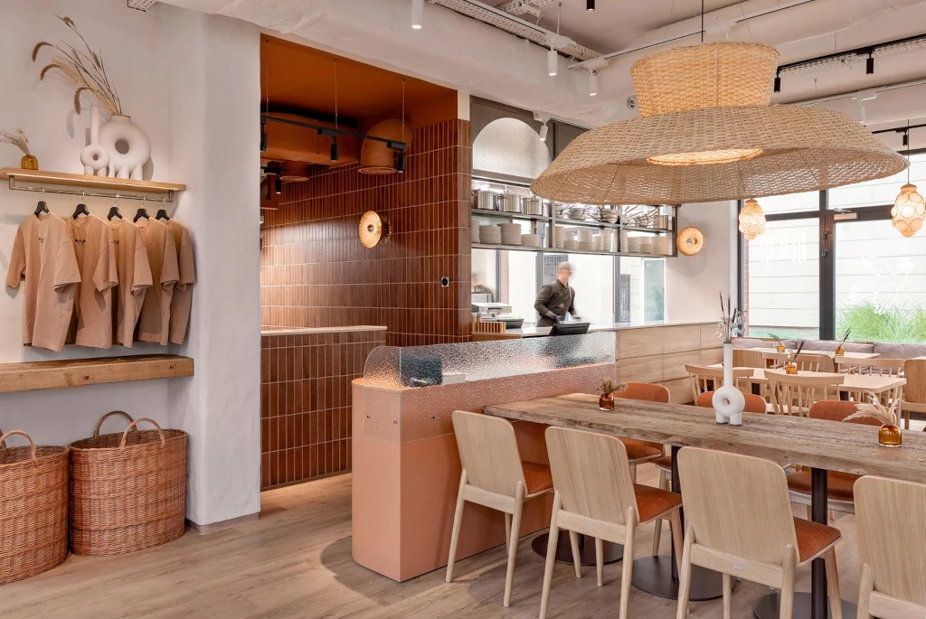 Małe płytki gresowe ceglane na ścianę Marca Corona Miniature Fornace Rosso Mattone 6X24 J410. Restauracja