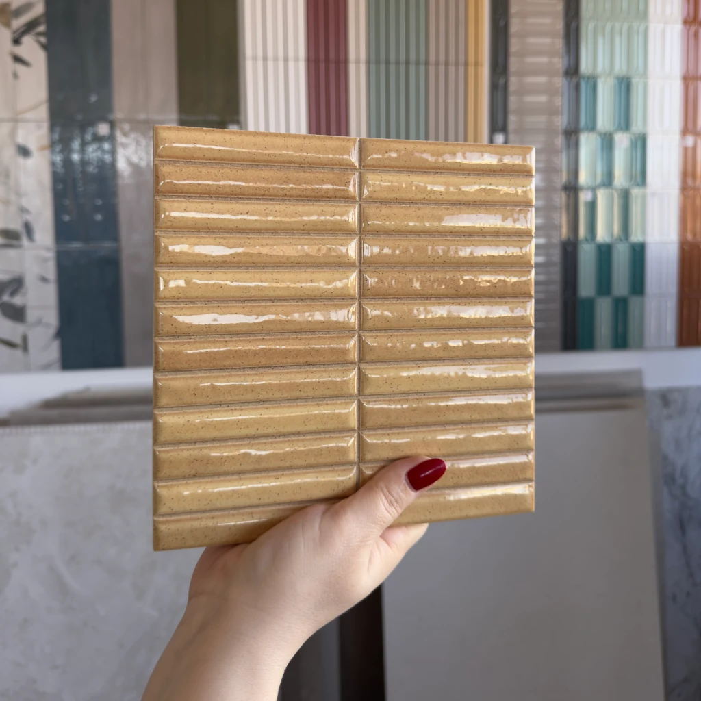 Harmony CRISP Gold 20X20 mozaika ścienna typu kit kat, z błyszczącą powierzchnią, w odcieniach żółtych, pomarańczowych do łazienki lub kuchni.