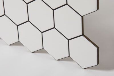 Mozaika heksagon biała - Realonda Hex Snow 26,5x51 cm. Heksagony białe, matowe, podłogowo - ścienne w kształcie plastra miodu.