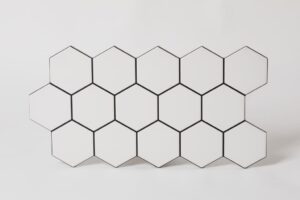 Mozaika heksagonalna biała - Realonda Hex Snow 26,5x51 cm. Matowe białe płytki gresowe na ścianę i podłogę od hiszpańskiej firmy Realonda ceramica.