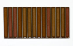 Błyszczące płytki paluszki ziemisty kolor - brąz z ciepłymi, pomarańczowo-czerwonymi tonami - Estudio Karatsu Rusty Red 11,5X23