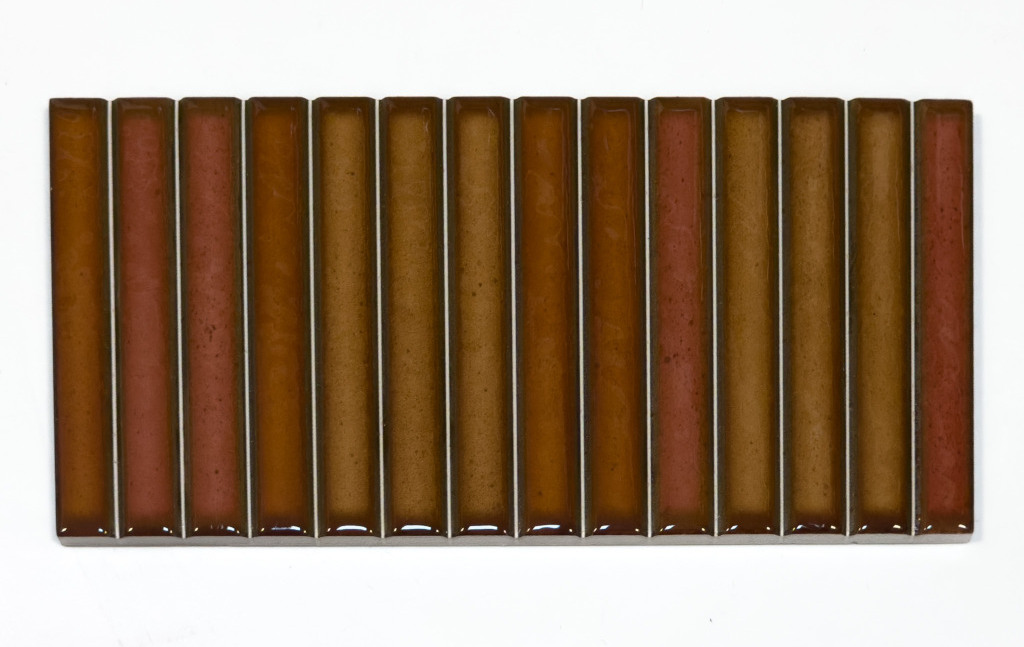 Błyszczące płytki paluszki ziemisty kolor - brąz z ciepłymi, pomarańczowo-czerwonymi tonami - Estudio Karatsu Rusty Red 11,5X23