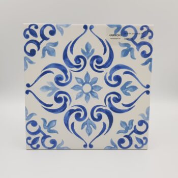 Płytki we wzory - Peronda Harmony Mestral Bloom 22,3x22,3 cm. Kwadratowe biało - niebieskie płytki rustykalne na podłogę i ścianę.
