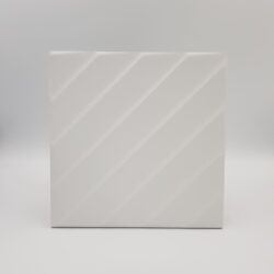 Białe płytki ścienne 3D - MARCA CORONA 4D diagonal white 20x20 cm. Kafelki kwadratowe z trójwymiarową, matową powierzchnią na ścianę.