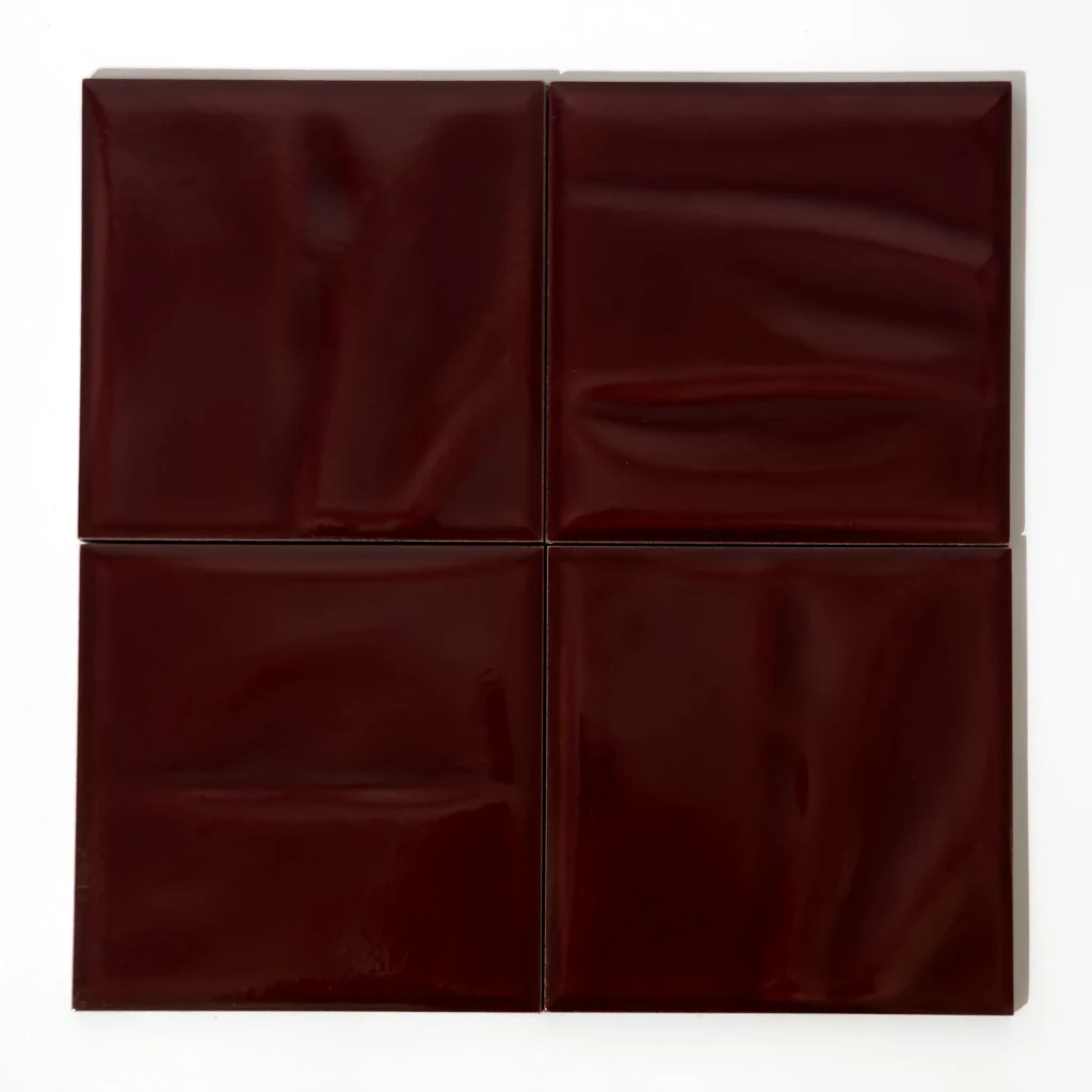 Bordowe kafelki ścienne 3d - Cerasarda Porto Rotondo Borgogna 15x15 cm. Płytki kwadratowe z błyszczącą powierzchnią.