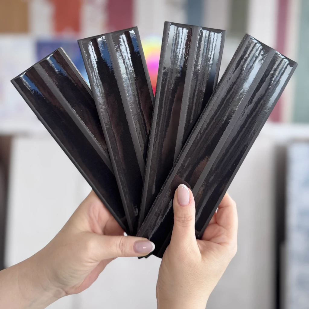 Marca Corona Miniature Rima Tartufo 6X24 płytki 3d ścienne czarne błyszczące