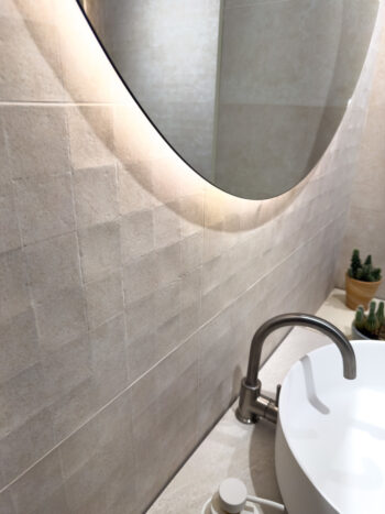 Płytki łazienkowe za lustrem Peronda CHARME SAND DECOR 33,3X100