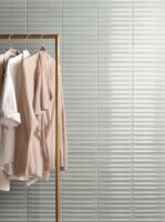 Płytki trójwymiarowe szare błyszczące ścienne Marca Corona Miniature Rima Piuma 6x24