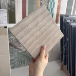 Szare gresy 3d, matowe na ścianę - Marca Corona Terracreta RILIEVO ARGILLA 20x20cm