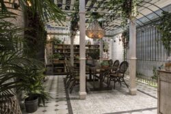 Hiszpańskie płytki vintage - Peronda FS IVY, Peronda FS YARD na podłodze i ścianie w jadalni.