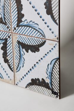 Płytka podłogowa rustykalna - Peronda Fs ROOTS-2. Płytka ceramiczna z motywem roślinnym, sztucznymi fugami i postarzaną powierzchnią.