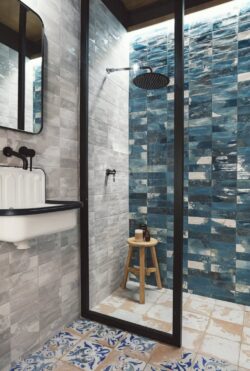 Płytki retro łazienkowe, podłoga - Peronda Fs Heritage Leaves Lt, Peronda Fs Heritage White Lt 45x45 cm. Łazienka z płytkami podłogowymi retro od hiszpańskiego producenta ceramiki Peronda.