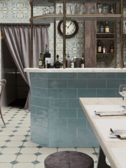 Szachownica płytki - Peronda Fs YARD BLUE 45x45 cm. Płytki biało - niebieskie w szachownicę na podłodze w barze - pomieszczenie komercyjne.