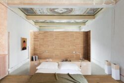 Beżowe kafelki, cegiełki na ścianie w sypialni - Marazzi Lume Pink lx 6x24