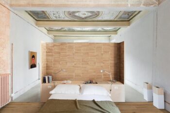 Beżowe kafelki, cegiełki na ścianie w sypialni - Marazzi Lume Pink lx 6x24