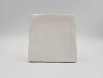 Płytki kwadratowe 10x10 - Peronda Harmony Riad white. Białe kafelki ceramiczne na ścianę z nierówną powierzchnią w połysku.