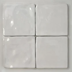 Białe płytki kwadratowe, rustykalne, ścienne - Harmony HANA WHITE 12x12. Kafelki z mocno nieregularnymi krawędziami. Widok na 4 płytki.