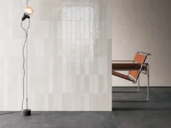 Jasne błyszczące białe gresy ścienne 6x24 Harmony Samira White