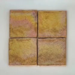 Kwadratowe bursztynowe kafelki opalizujące błyszczące Life Ceramica JOY AMBAR 10X10. Płytki hiszpańskie na ścianę.