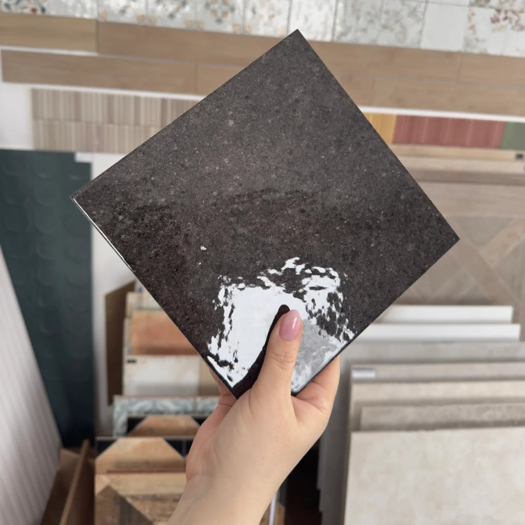 Marca Corona Terrasale NERO LACCA 20X20 K255 płytki ciemnoszare 20x20 błyszczące kamieniopodobne