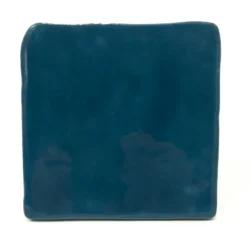 Niebieskie płytki rustykalne w połysku na ścianę - Harmony Peronda Hana Blue 12x12. Kafelki z nierównymi krawędziami.