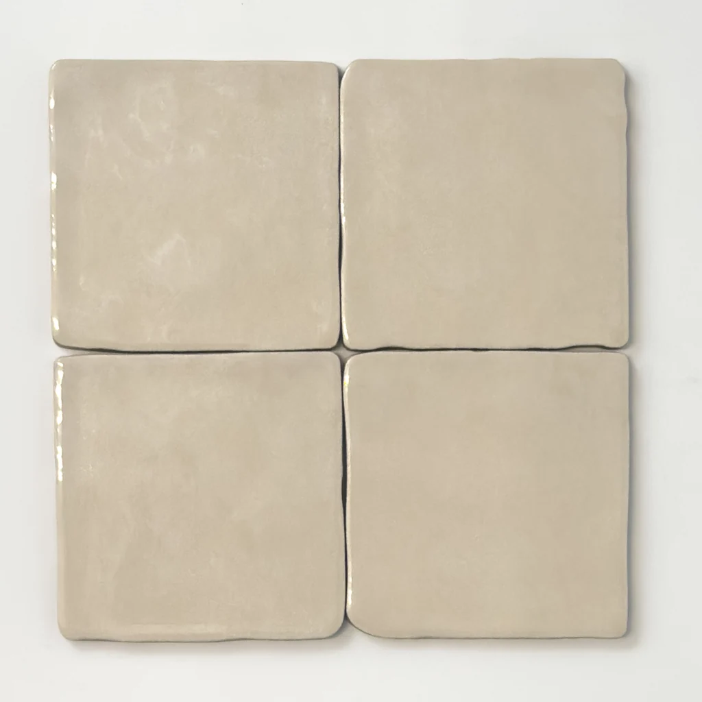 Płytki beżowe, rustykalne, kwadratowe, połysk - Harmony HANA SAND 12x12cm. Hiszpańskie kafelki z mocno nieregularnymi krawędziami