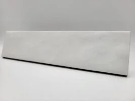 Biała cegiełka matowa - Peronda Harmony RABAT WHITE 6×24,6 cm. Płytka ceramiczna w matowym, białym wykończeniu z lekko nierówną powierzchnią.
