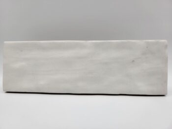 Białe matowe płytki do łazienki - Harmony SAHN WHITE 6,5x20 cm. Kafelki ceramiczne, cegiełki na ścianę z efektem rzemieślniczym - efekt ręcznie wykonanej ceramiki.