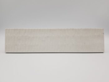 Białe płytki dekoracyjne - Peronda Harmony Lagoon White Decor 6x24,6 cm. Hiszpańskie płytki z matową, postarzaną powierzchnią, pokrytą wzorem 3D w linie.