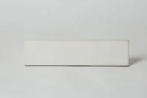 Białe płytki połysk - Peronda Harmony Aqua white 6x24,6cm. Hiszpańskie cegiełki ceramiczne z błyszczącą, nieregularną powierzchnią.