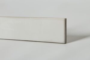 Glazura biała połysk - Peronda Harmony Aqua white 6x24,6cm. Kafelki ścienne do łazienki, kuchni z błyszczącą, nierówną powierzchnią.